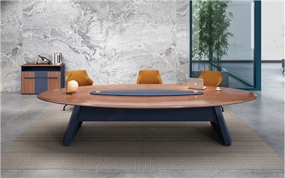 Malý oválny konferenčný stôl